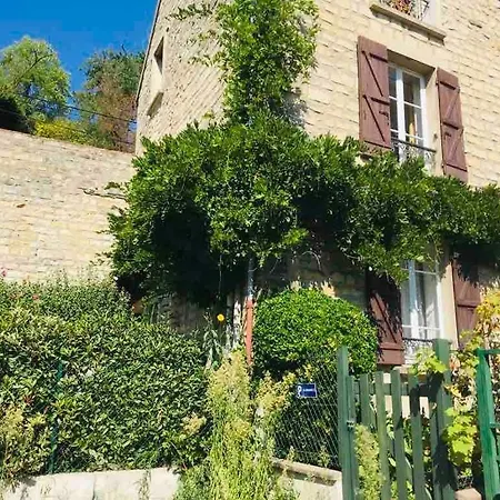 La Maisonnette à *